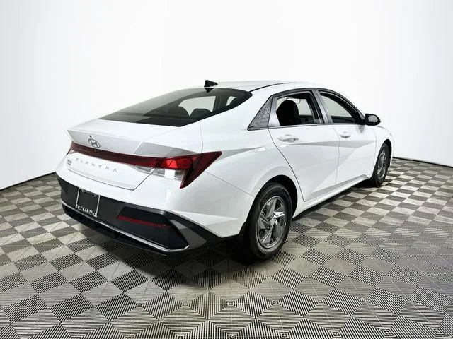 Certified Pre-Owned 2025 Hyundai Elantra SE
