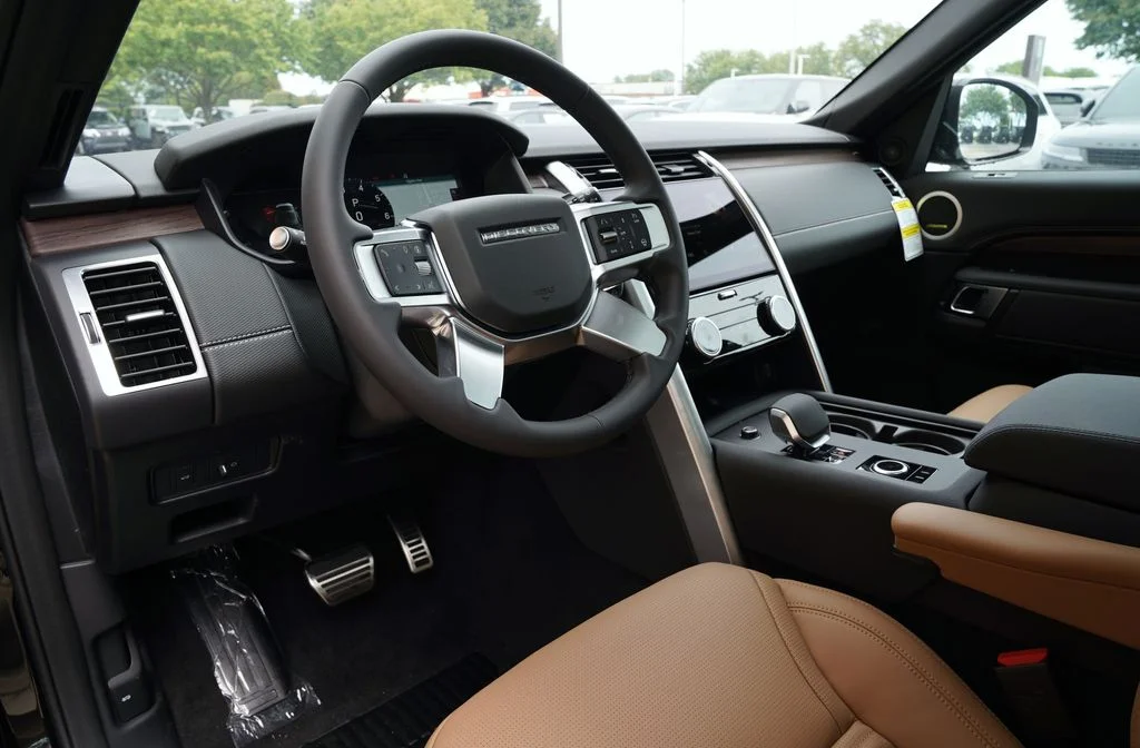 New 2026 Santorini Black Land Rover Dynamic SE image 14