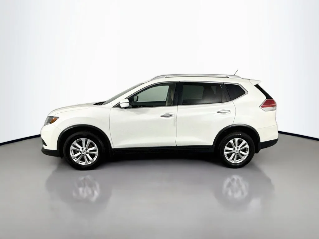 Used 2016 White Nissan SV image 2