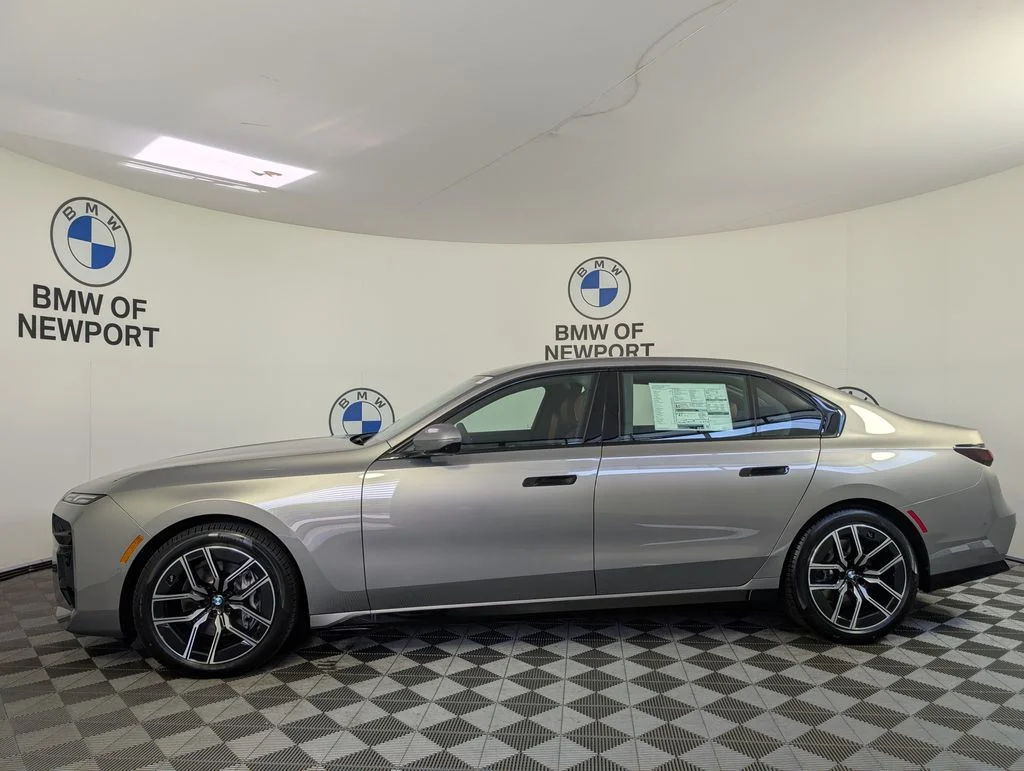 2026 BMW 7 Series 740i - Photo 9