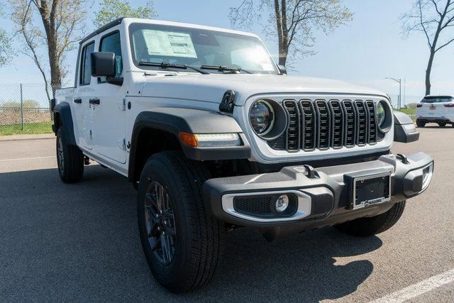 New 2026 Bright White Clear-Coat Exterior Paint Jeep Sport S image 4