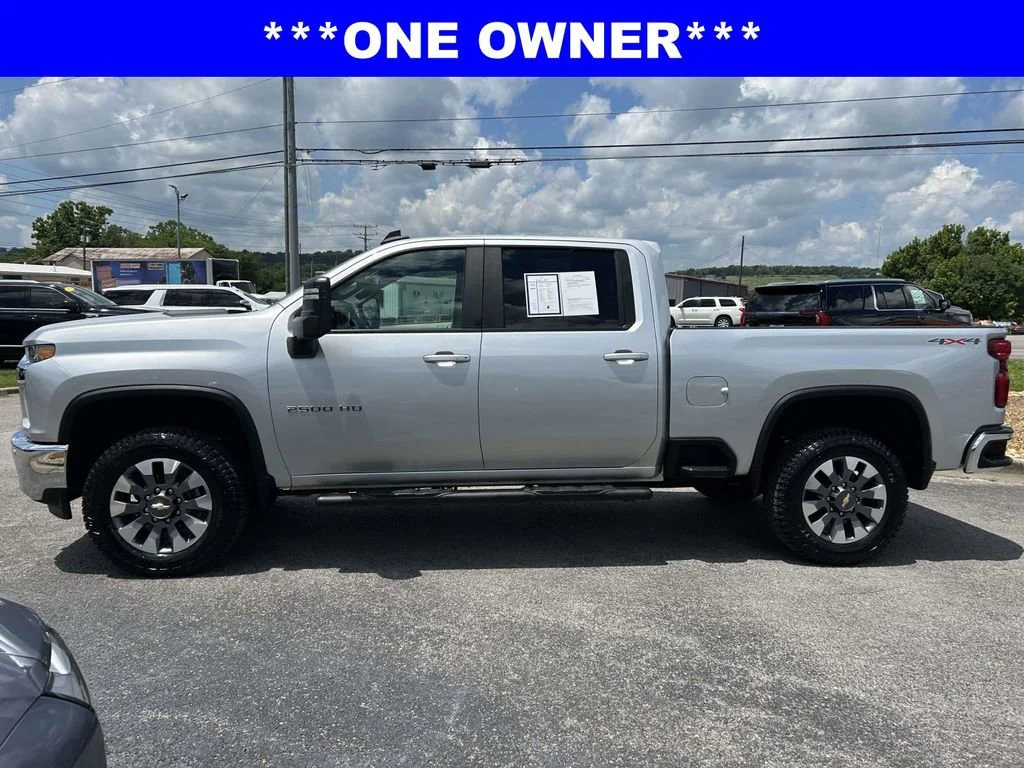 Used 2022 Silver Ice Metallic Chevrolet LT image 7