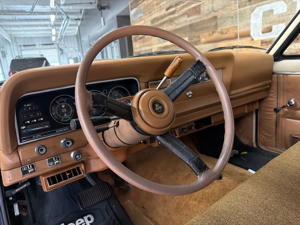 Used 1985  Jeep Base image 2