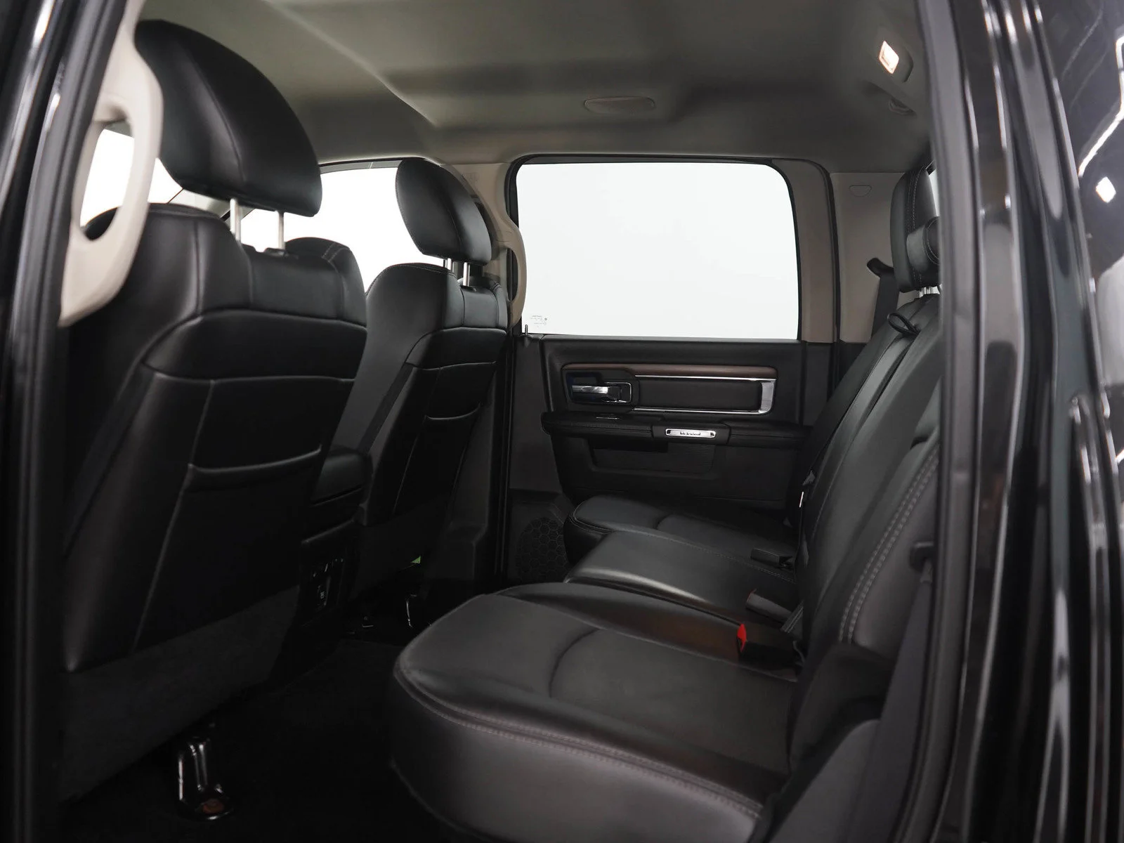 Used 2017 Brilliant Black Crystal Pearlcoat Ram Laramie image 16