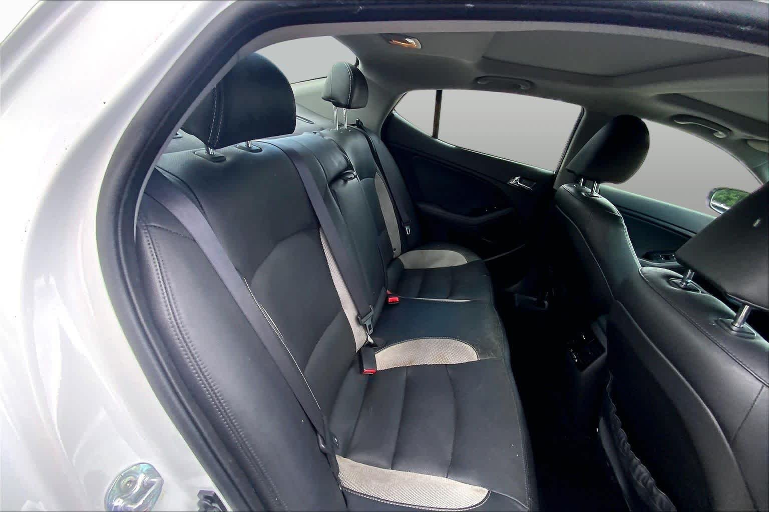 Used 2012 Snow White Pearl Kia SX image 15