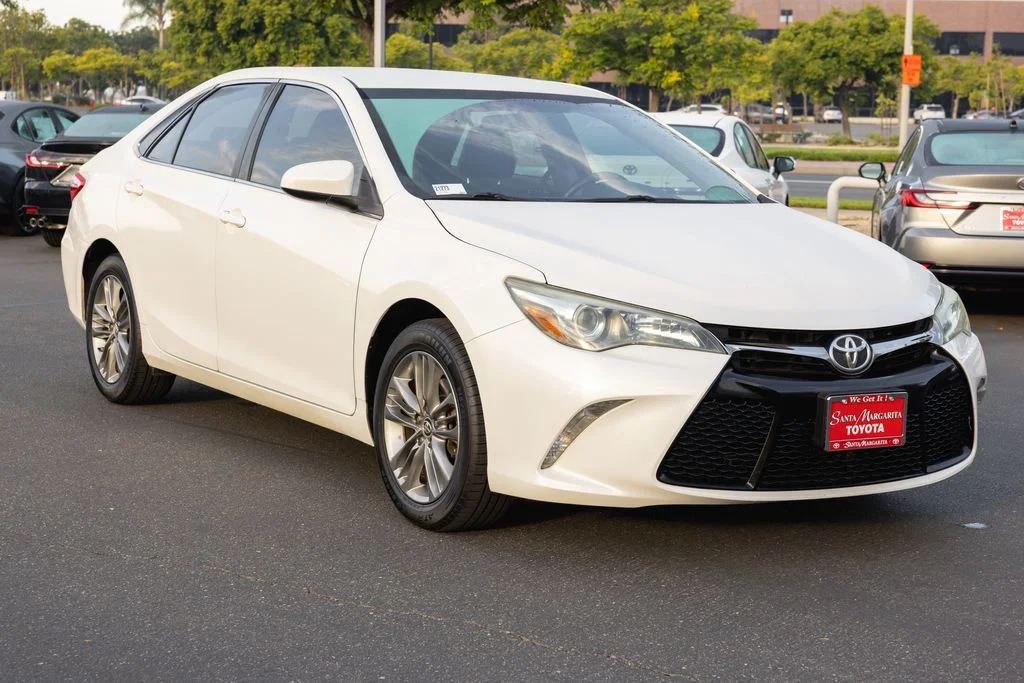 Used 2016 Blizzard Pearl Toyota SE image 3