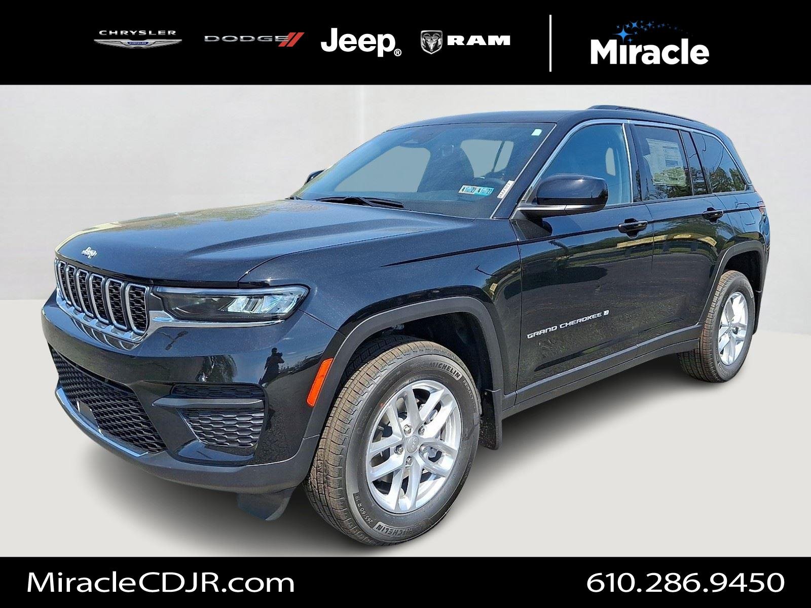 New 2026 Diamond Black Crystal Pearlcoat Jeep Laredo X image 1