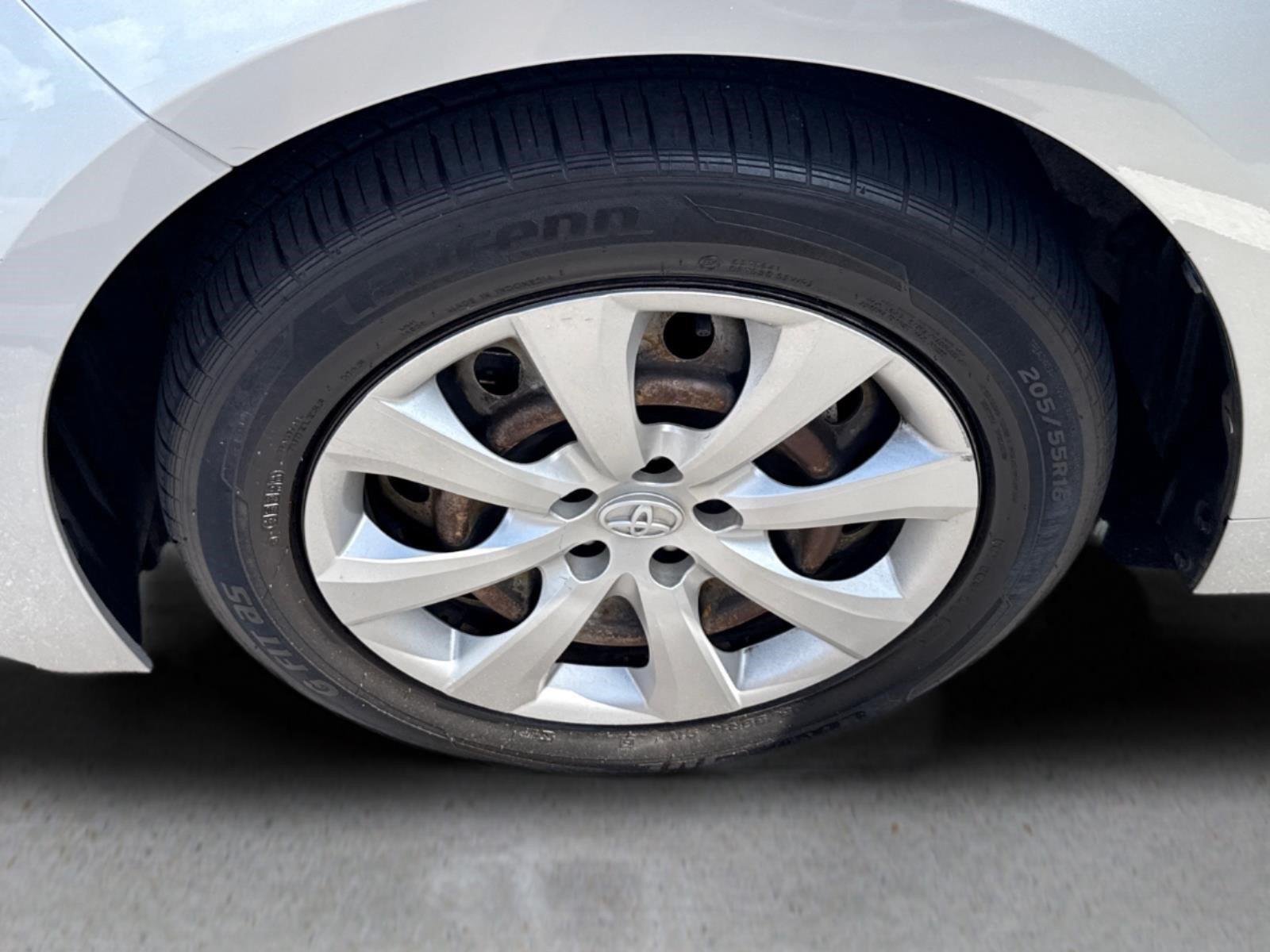 Used 2020 Classic Silver Metallic Toyota LE image 4