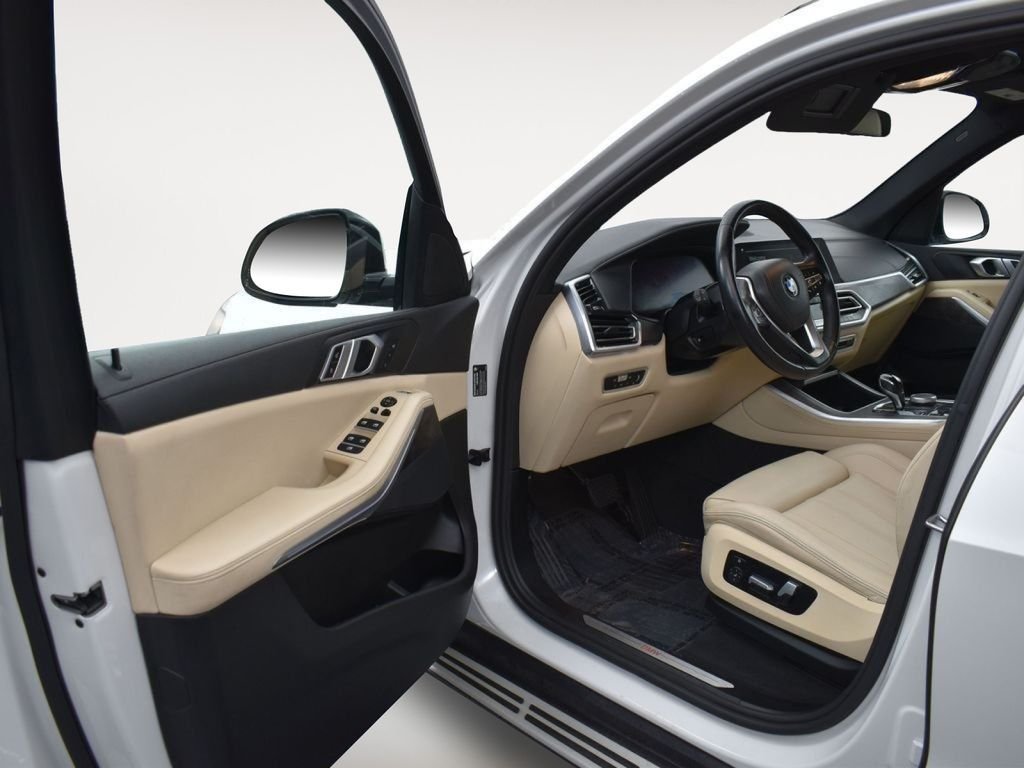 Used 2022 White Metallic BMW sDrive40i image 9
