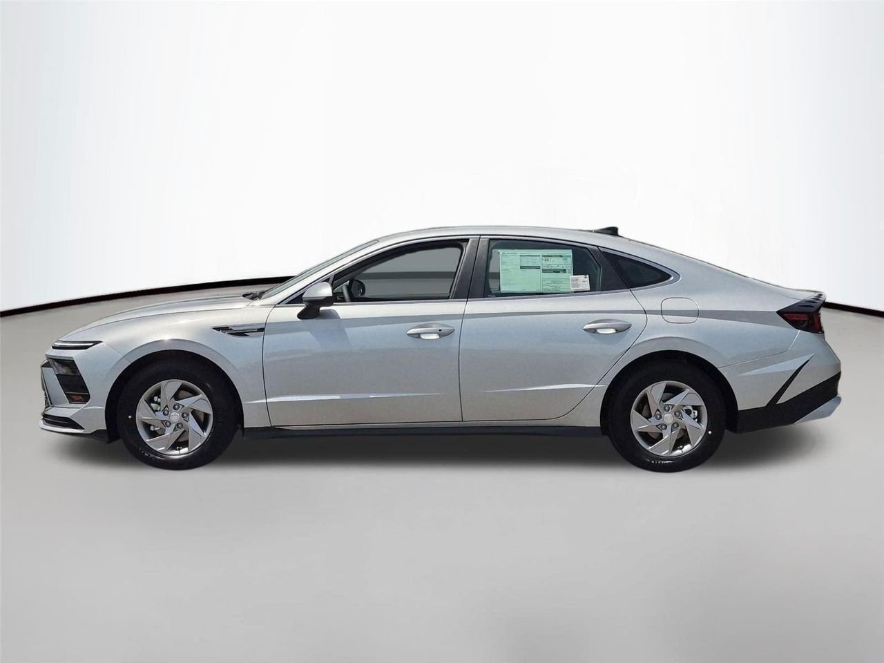 New 2026 Aero Silver Hyundai SE image 2