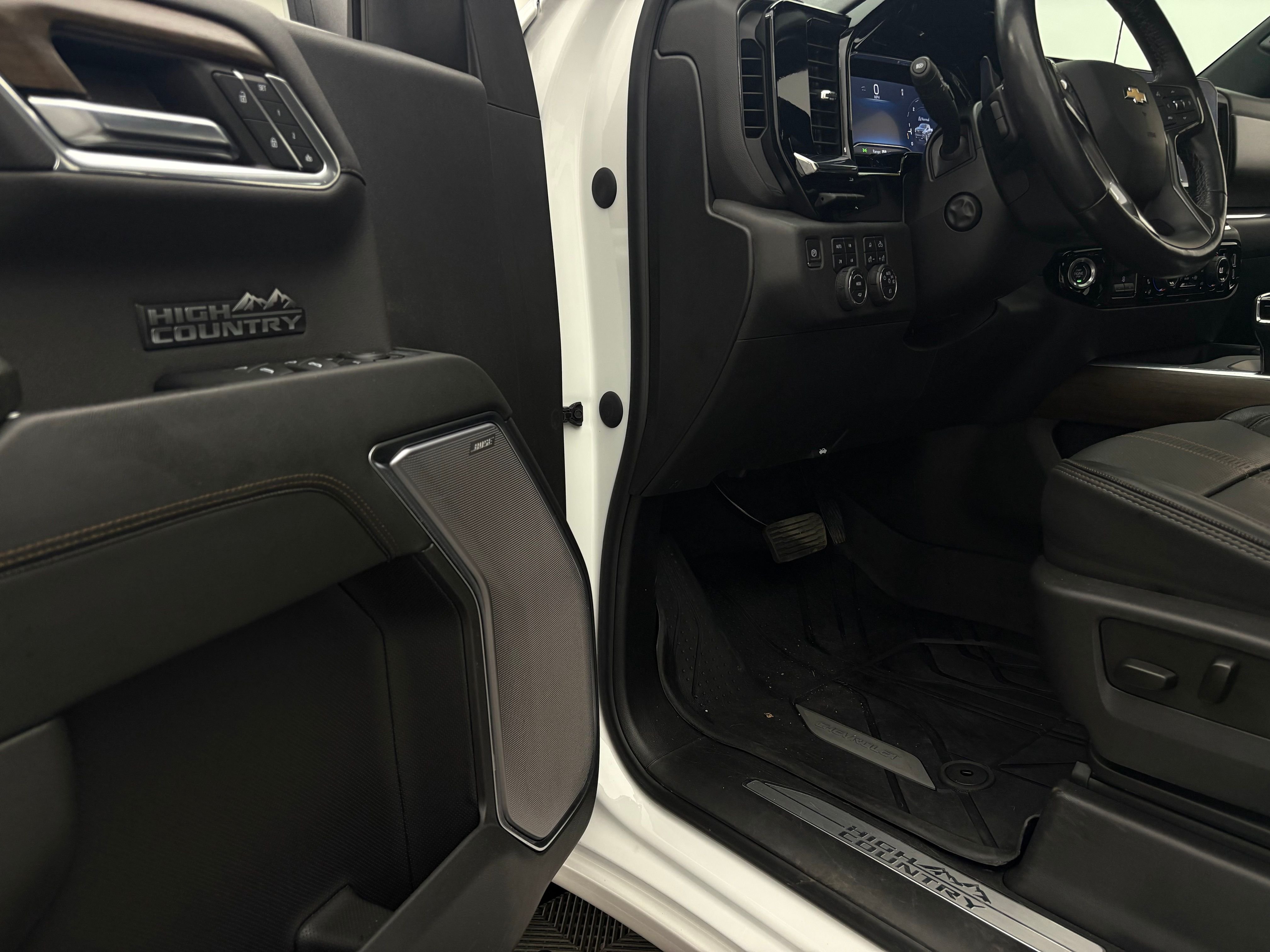 Used 2023 Iridescent Pearl Tricoat Chevrolet High Country image 17