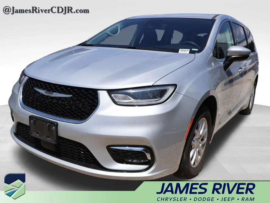 2023 Chrysler Pacifica Touring L's photo