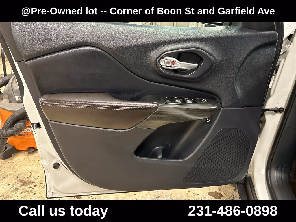 Used 2015 White Jeep Limited image 15