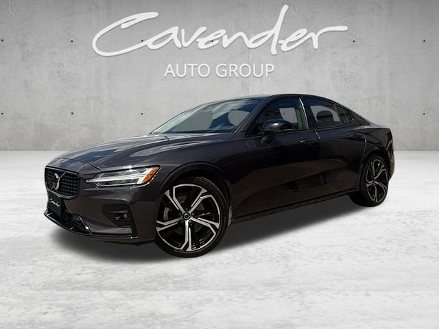 2024 Volvo S60 B5 Plus Dark Theme's photo