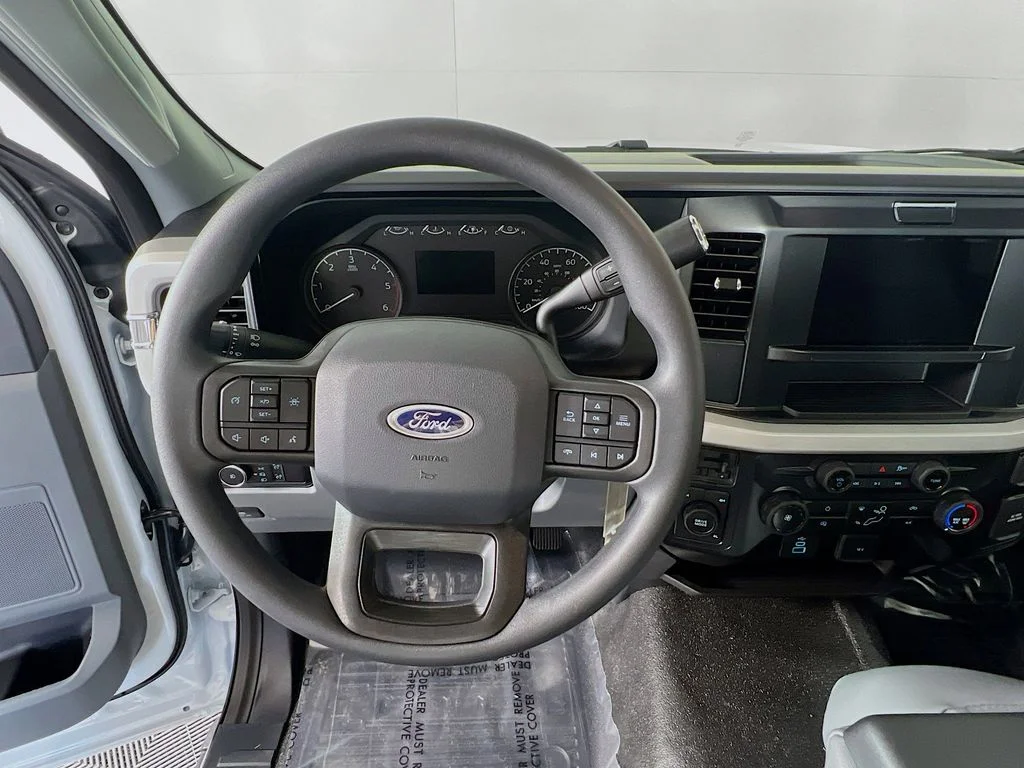 2025 Ford F-350 Super Duty Chassis Cab XL - Photo 21