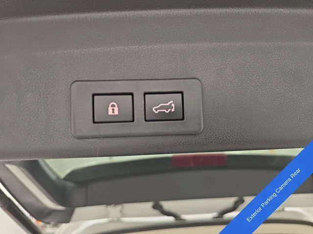Used 2022 Crystal White Pearl Subaru Limited image 16