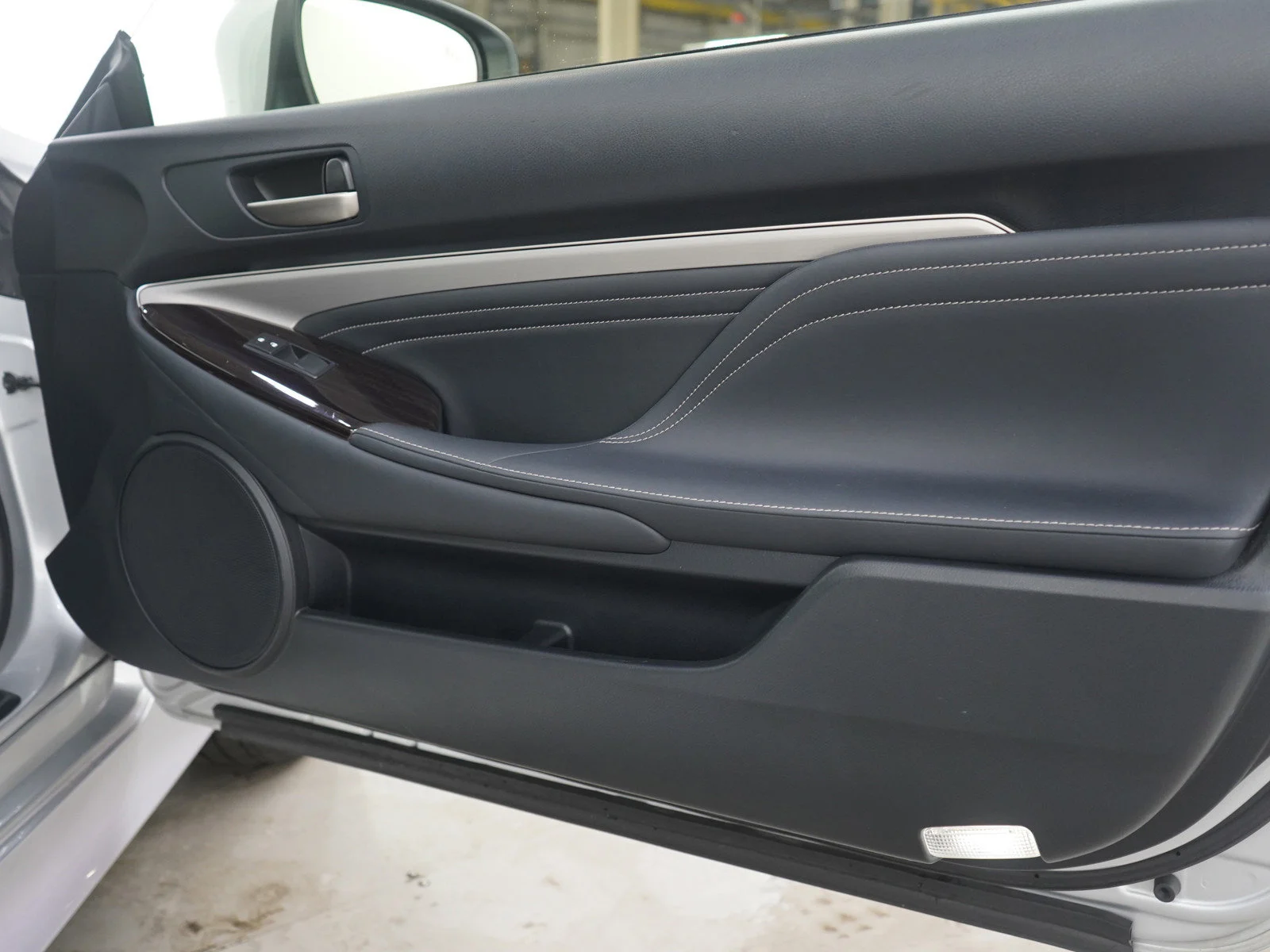 Used 2016 Silver Lexus 2dr Cpe image 9
