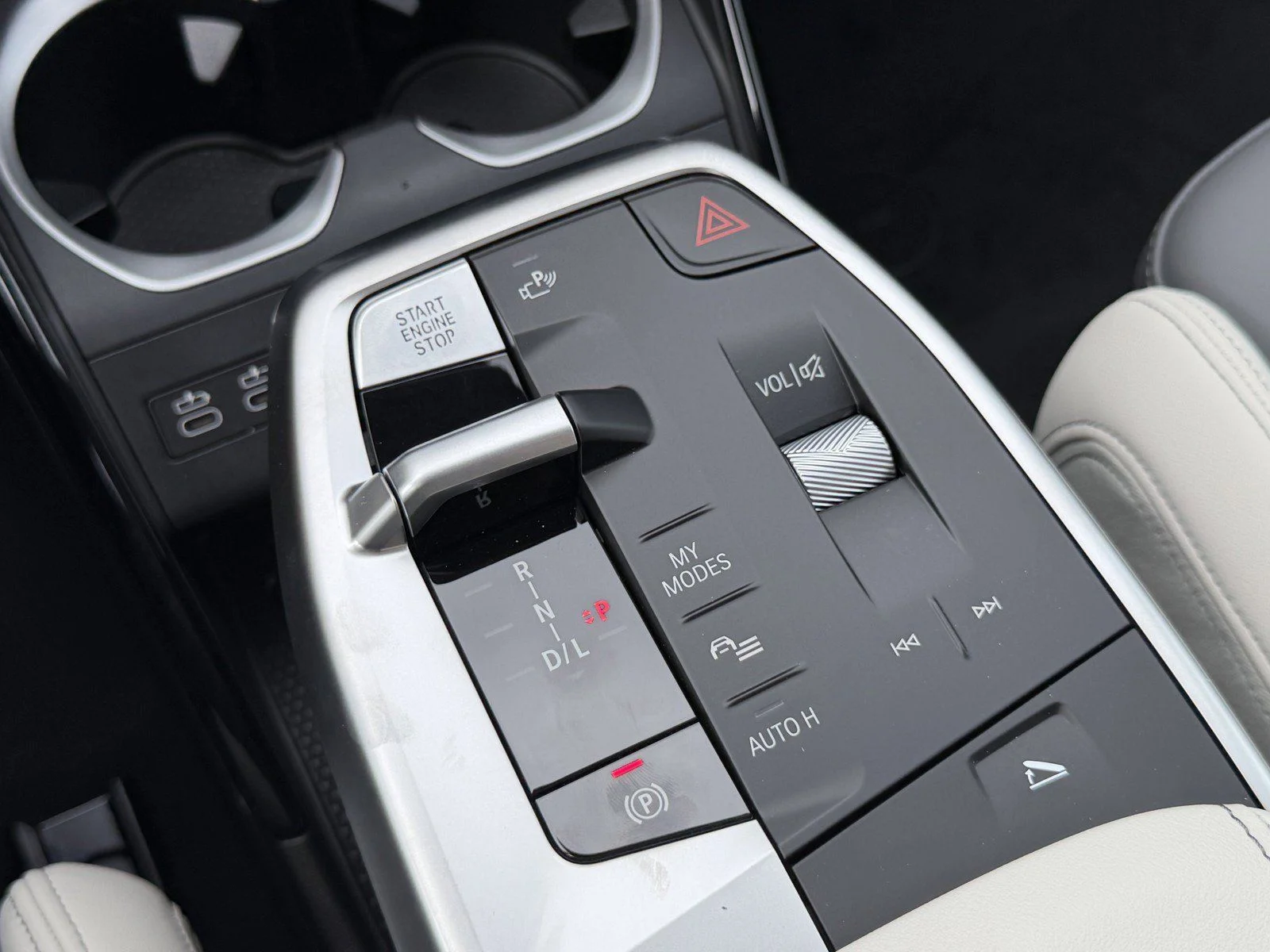 New 2026 Space Silver Metallic BMW xDrive28i image 27