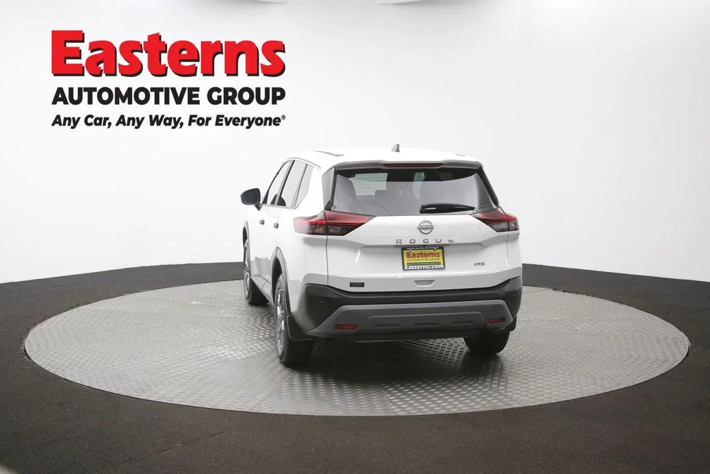 Used 2023 White Nissan S image 38
