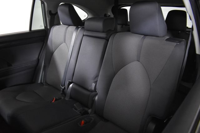 2022 Toyota Highlander LE - Photo 16