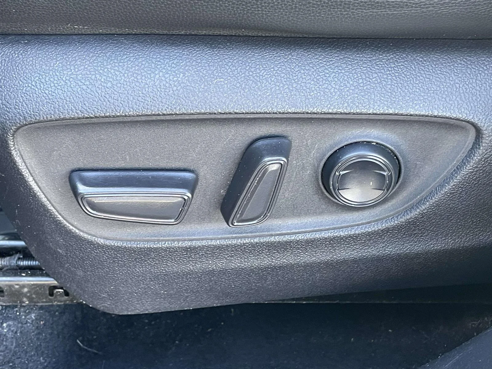 Used 2020 Magnetic Gray Metallic Toyota XLE image 7