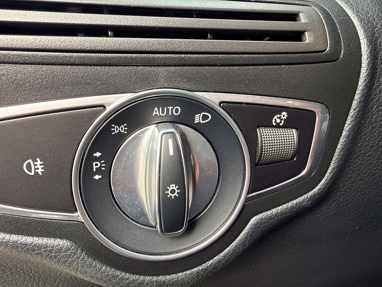 Used 2019 Gray Mercedes-Benz GLC 300 image 14
