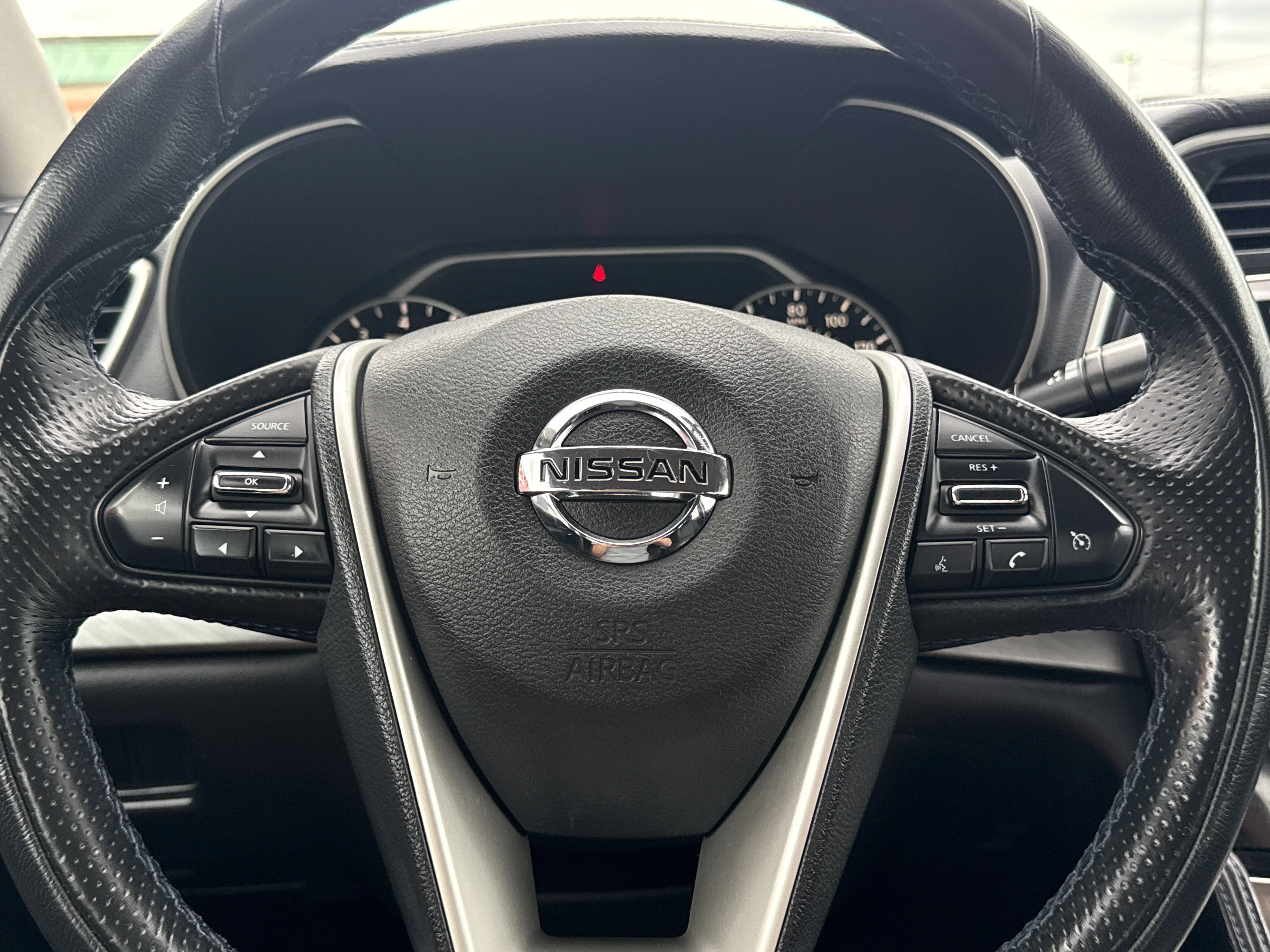 Used 2018 Pearl White Nissan S image 17