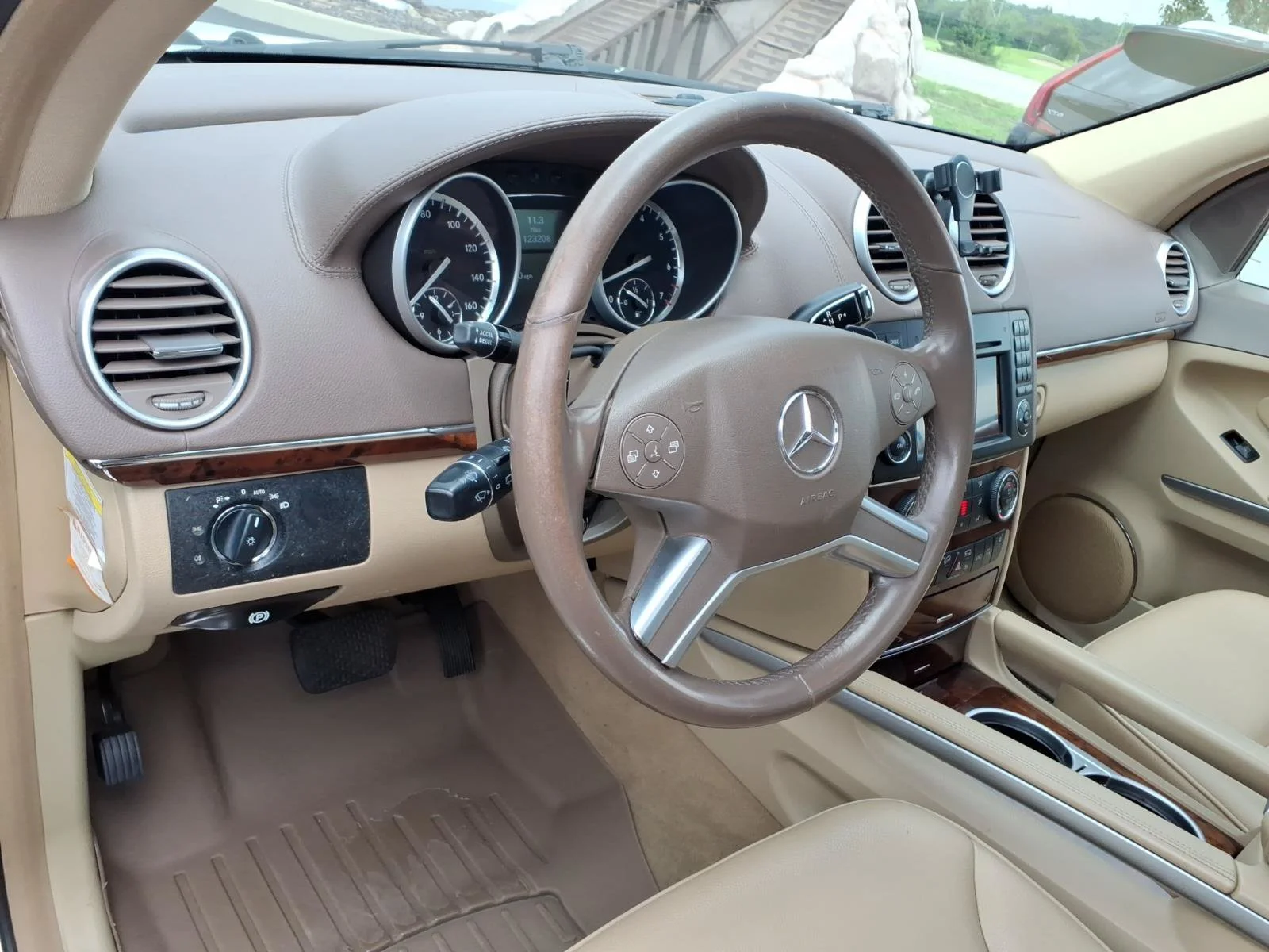 Used 2012 Arctic White Mercedes-Benz GL 450 image 8