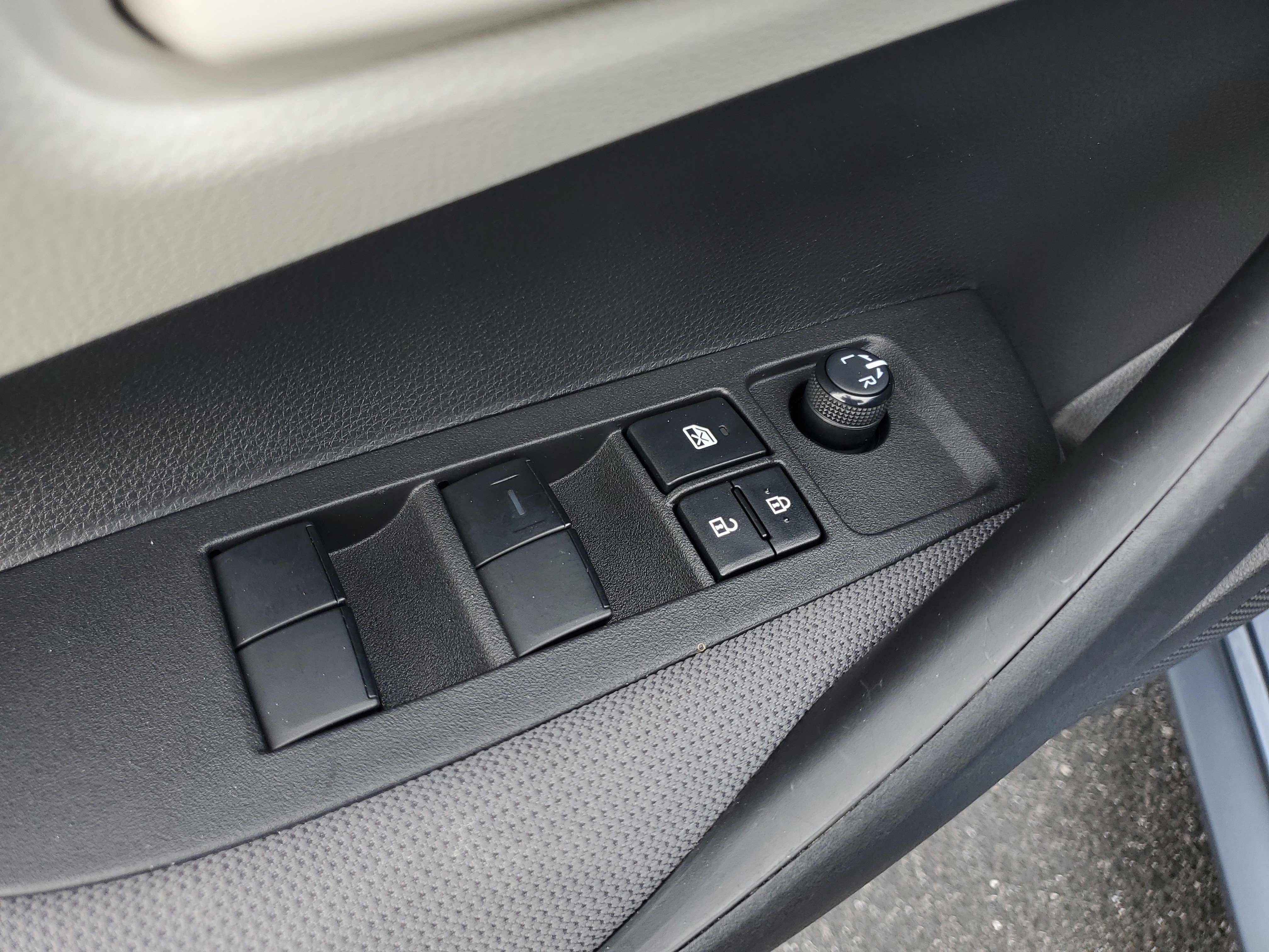 Used 2022  Toyota LE image 16