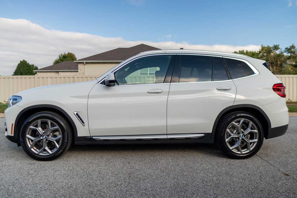 Used 2021 Alpine White BMW xDrive30i image 4