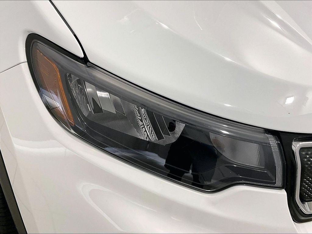 Used 2022 Bright White Clearcoat Jeep Limited image 32