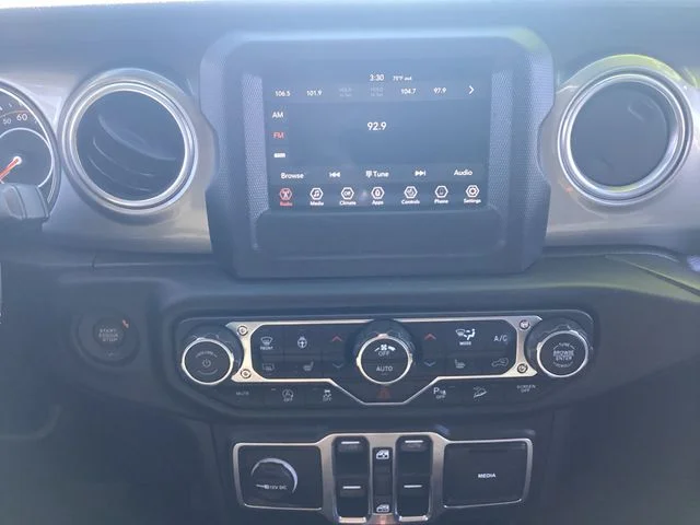 Used 2018 Crystal Metallic Jeep Unlimited Sahara image 11