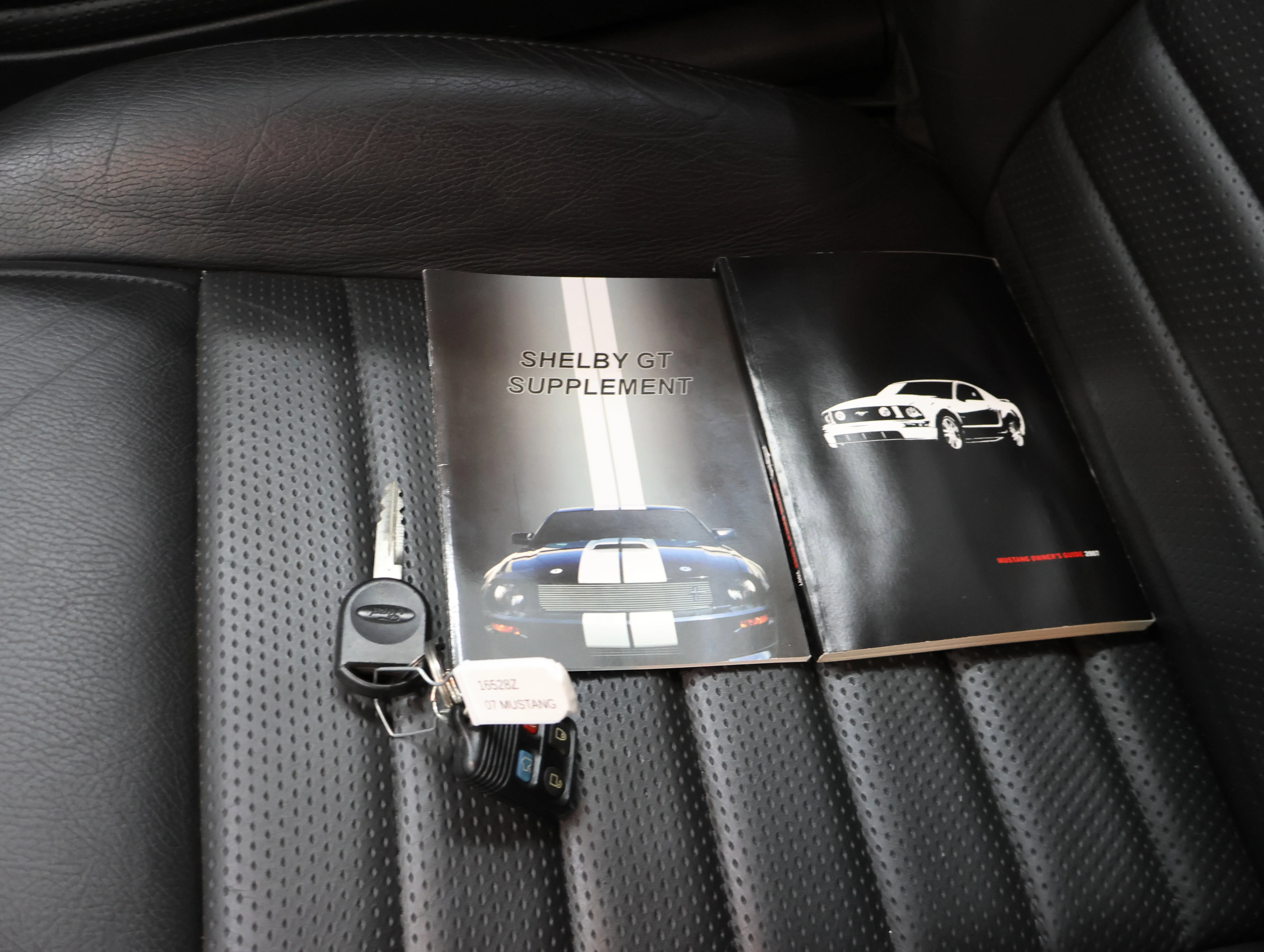 Used 2007 Black Ford GT Premium image 38
