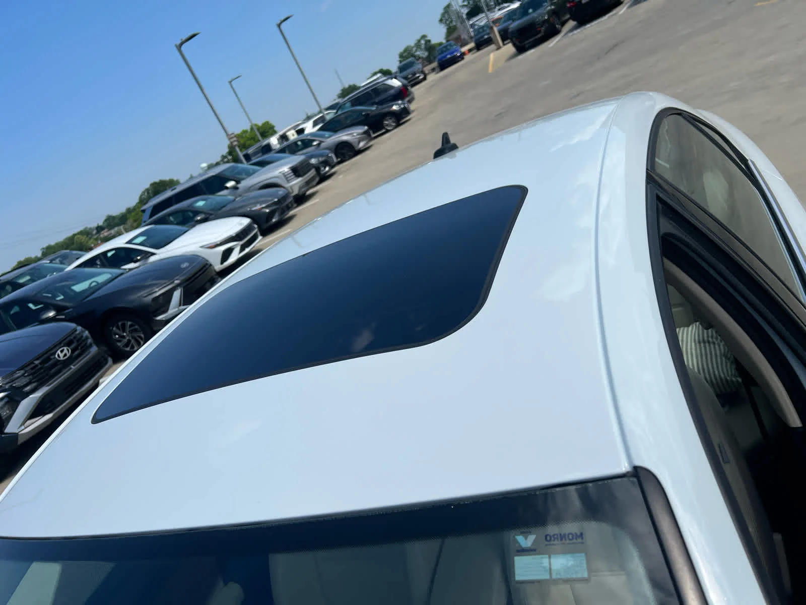 Used 2017 Pure White Volkswagen 1.4T SE image 7
