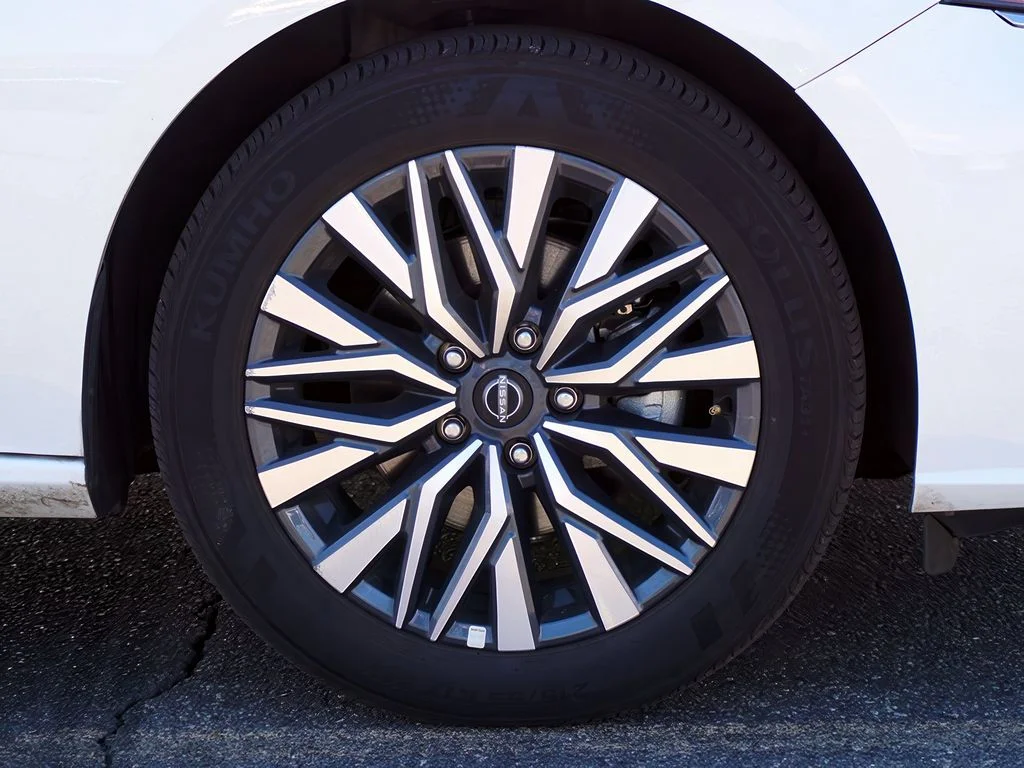 2025 Nissan Altima SV - Photo 16