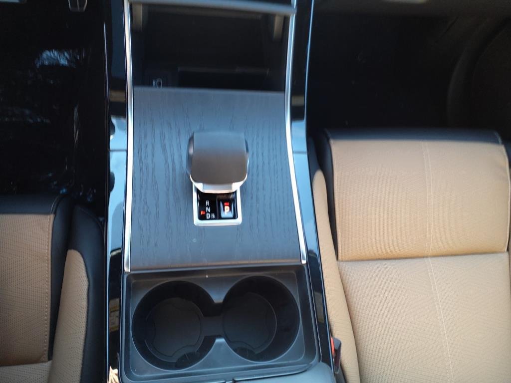 New 2025 Fuji White LAND ROVER Dynamic HSE image 17