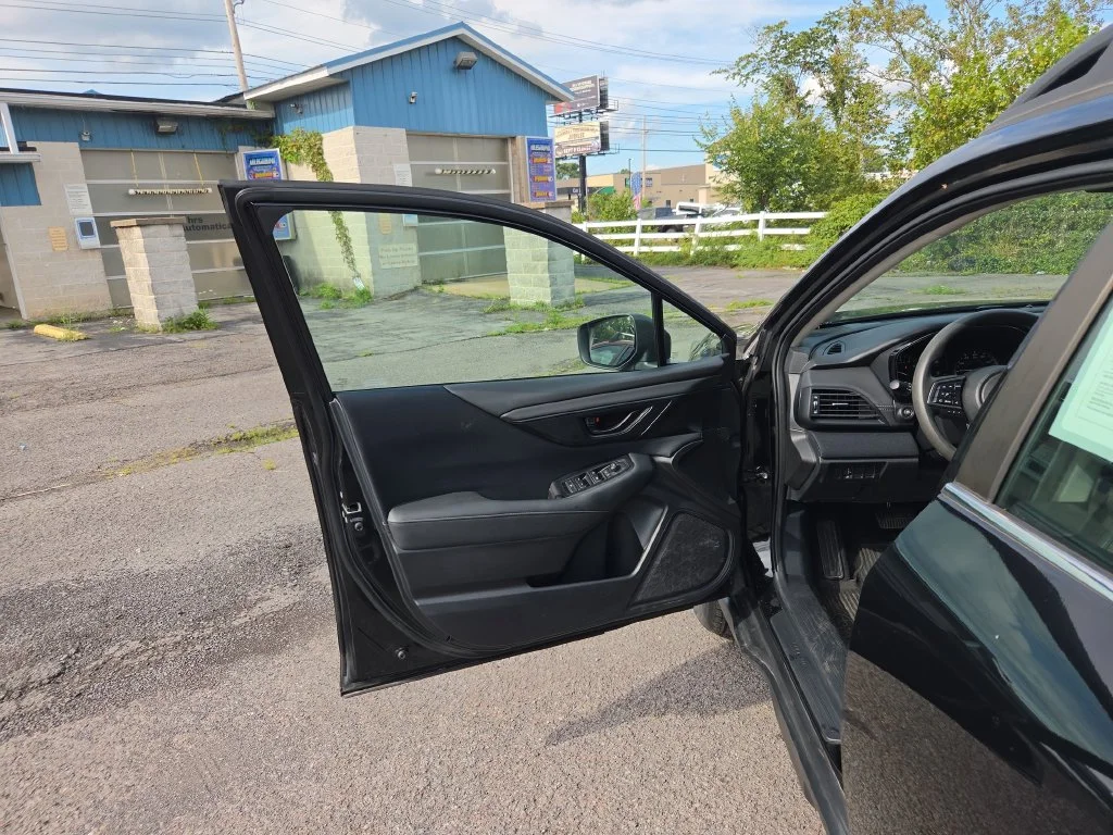 Used 2023 Black Subaru 2.5i image 19