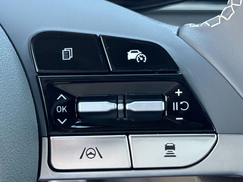 New 2026 White Hyundai SEL Sport Premium image 25