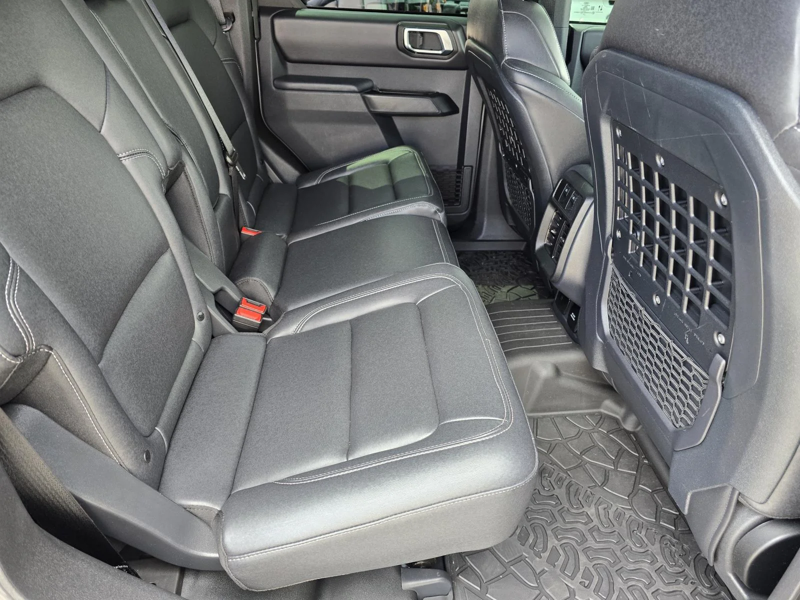 Used 2025 Gray Ford Badlands image 19