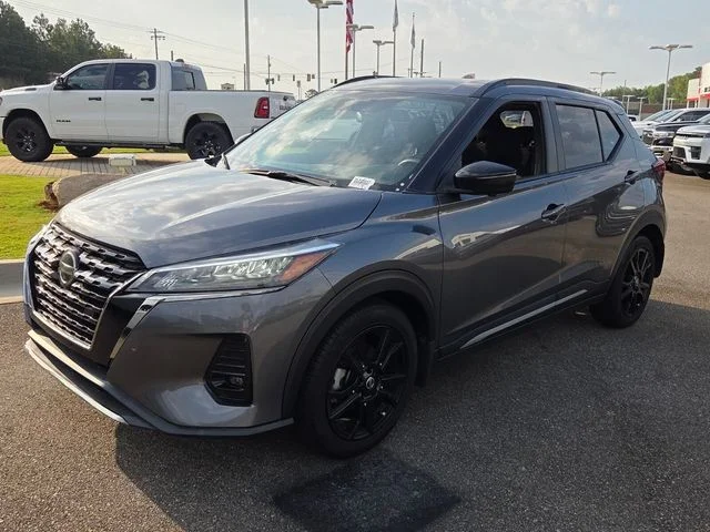 Used 2024 Gray Nissan SR image 3