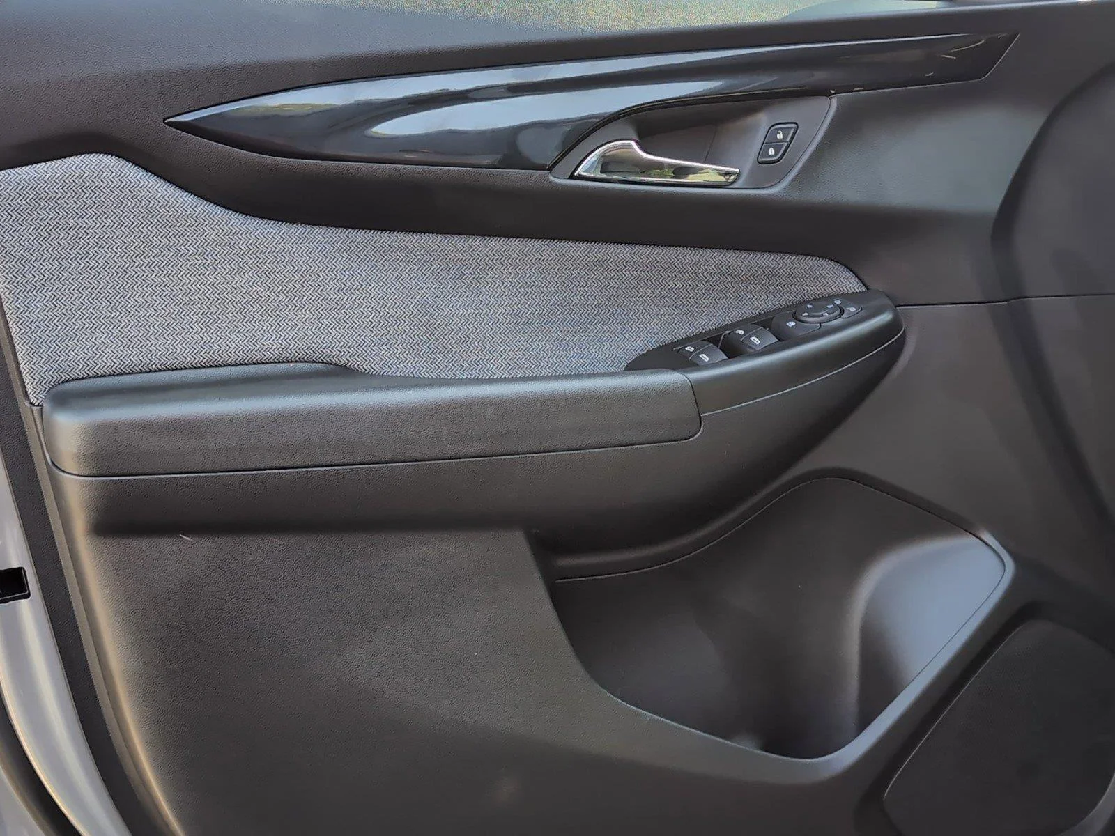 Used 2025 Sterling Gray Metallic Chevrolet LT image 14