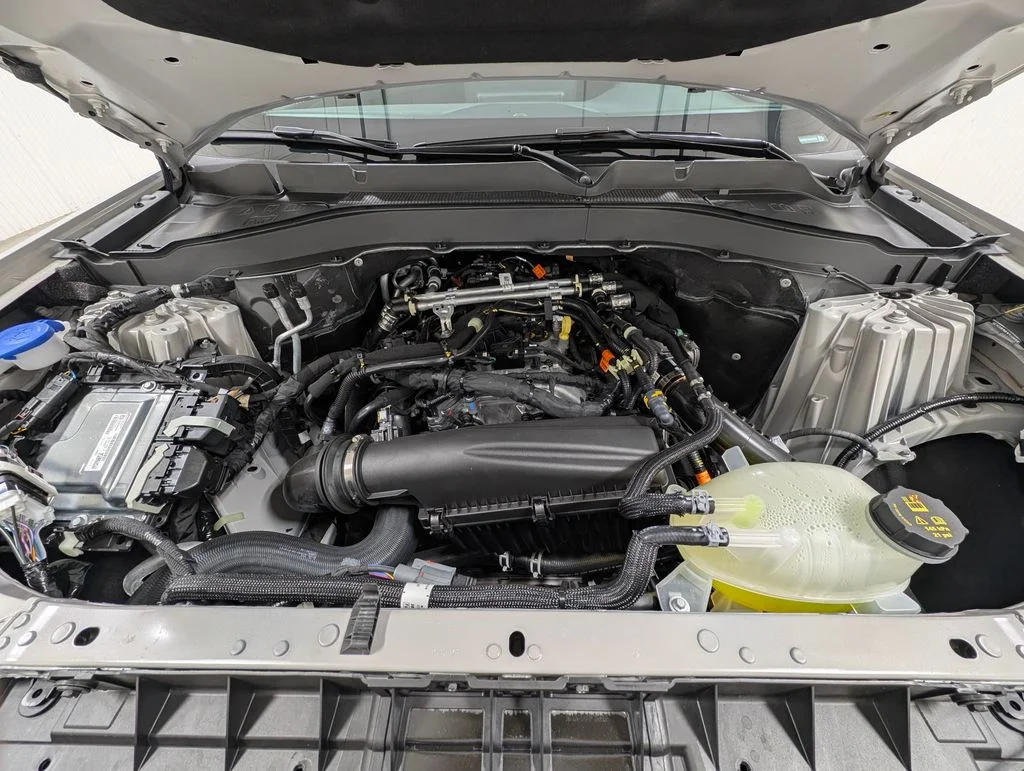 New 2027 Avalanche Gray Ford Active image 28