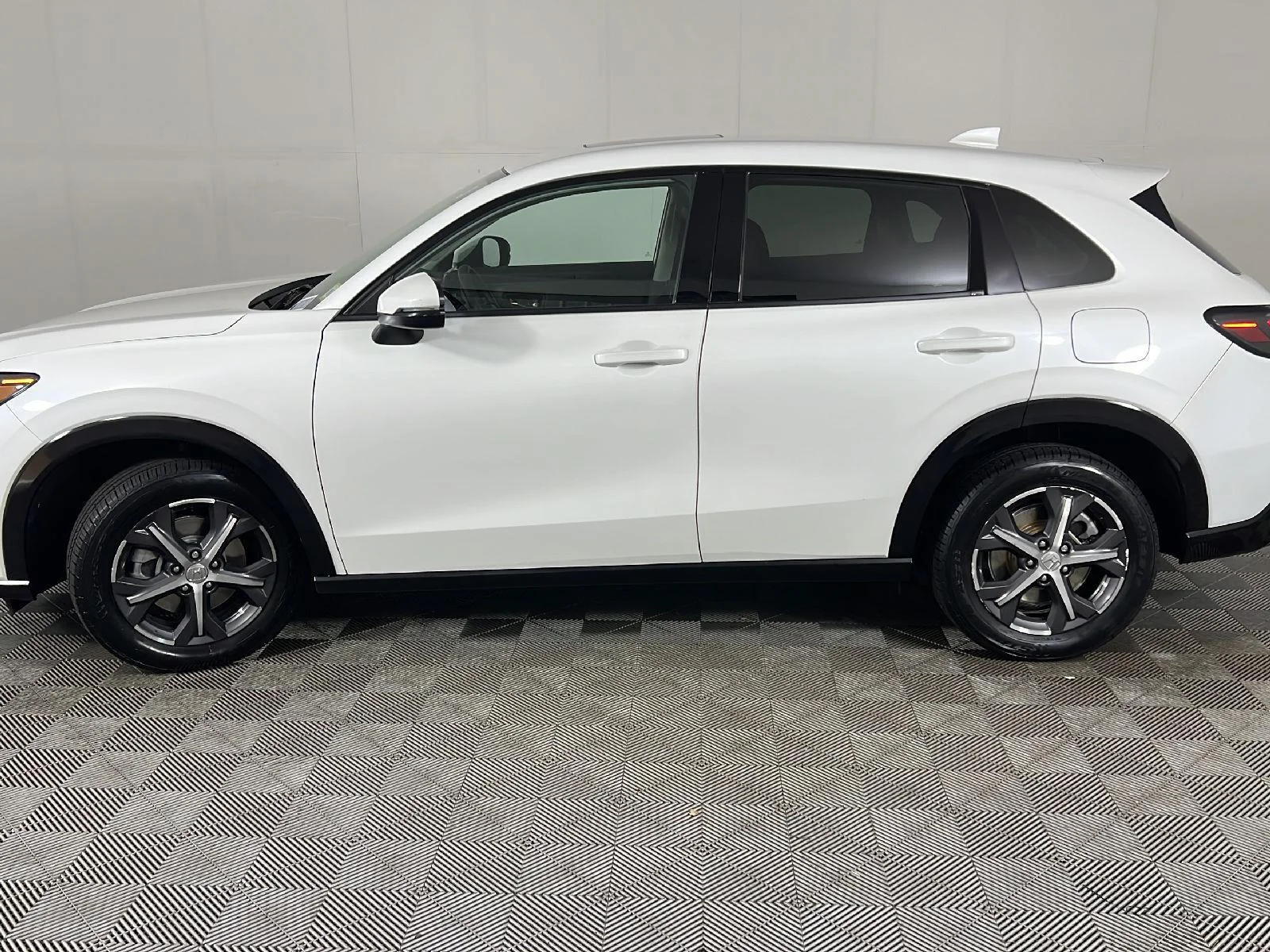 Used 2023 Platinum White Pearl Honda EX-L image 27