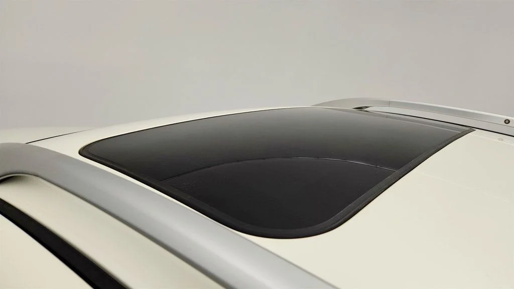 Used 2016 Majestic White INFINITI RWD 4dr w/ Premium Plus & Premium Pkgs + Illuminated Kick Plates image 10