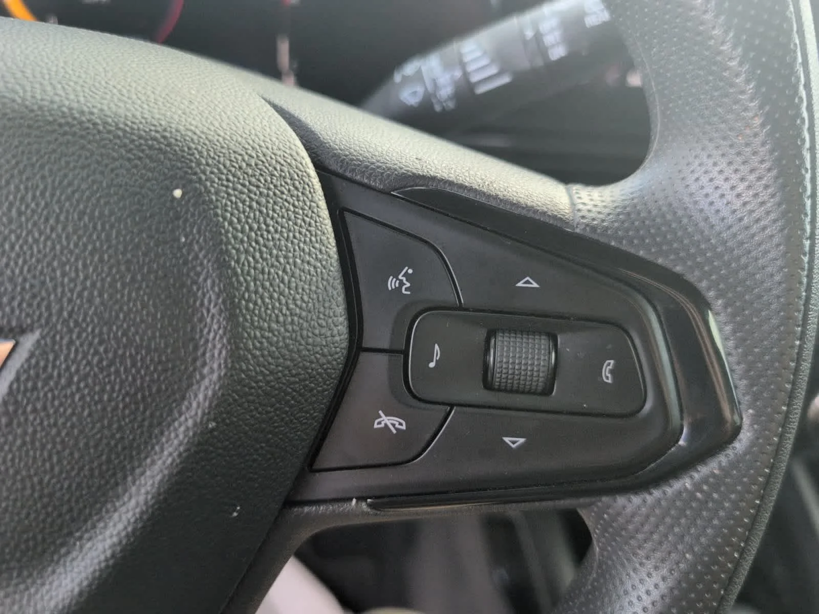 Used 2025 Sterling Gray Metallic Chevrolet LT image 27
