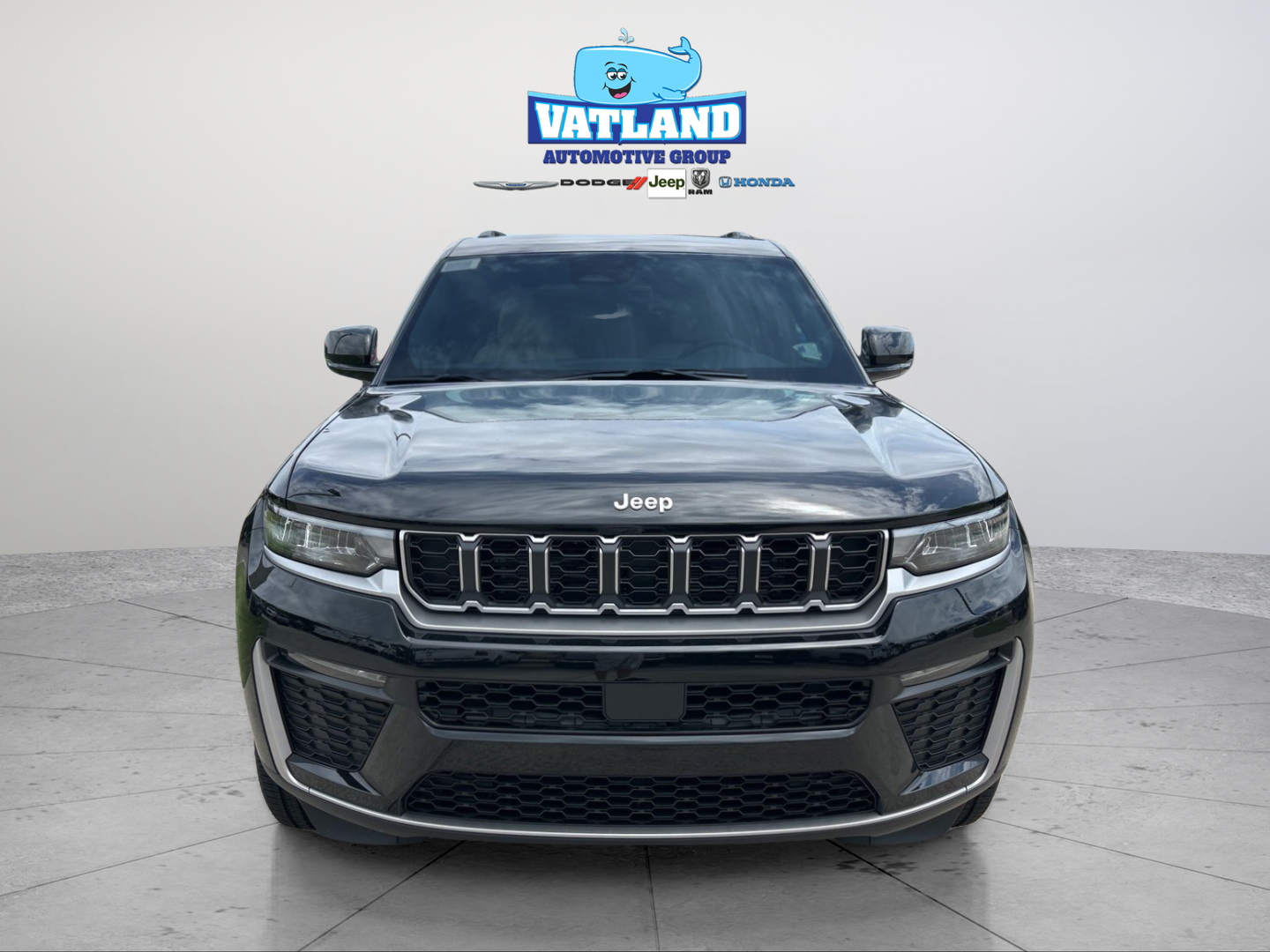 New 2026 Diamond Black Crystal Pearl-Coat Exterior Paint Jeep Limited image 8
