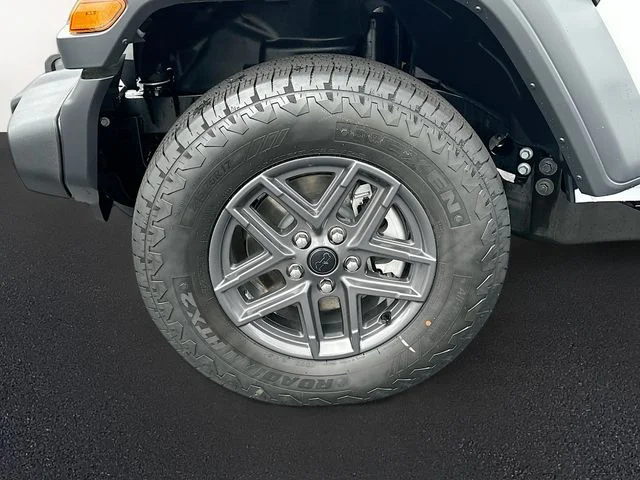 New 2026 Bright White Clear-Coat Exterior Paint Jeep Sport S image 20