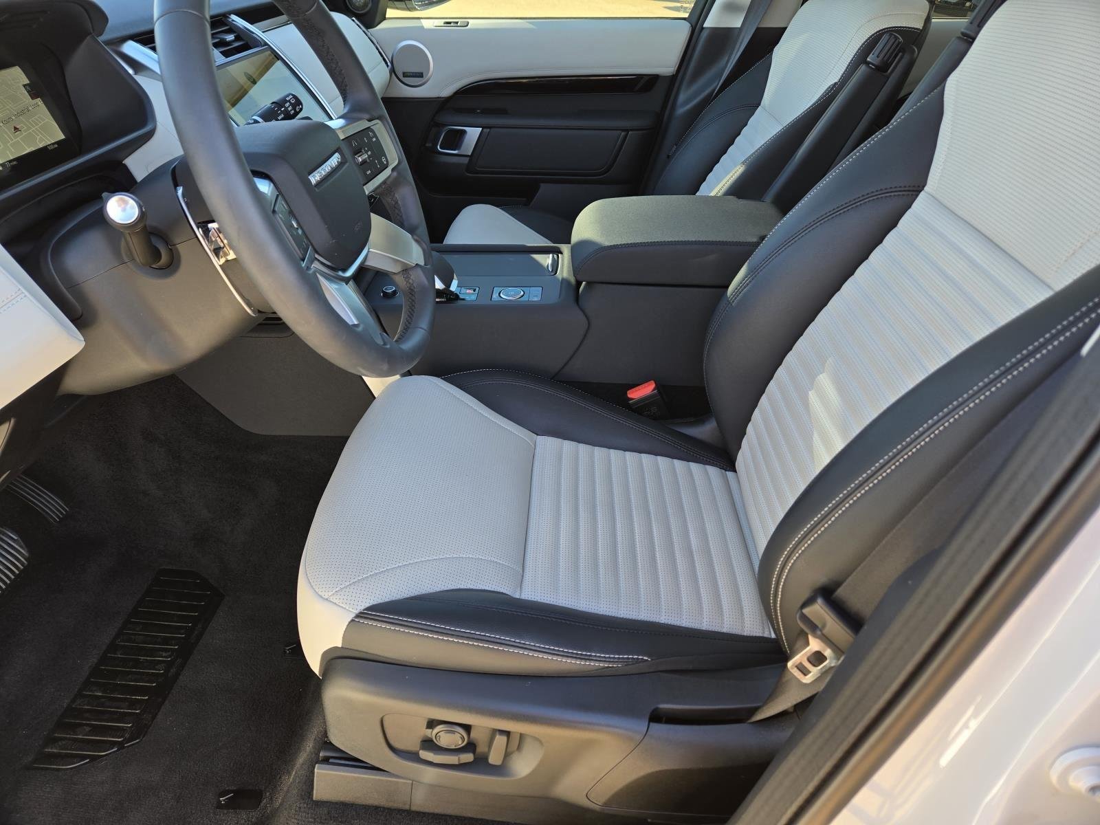 Used 2025 Fuji White Land Rover S image 15