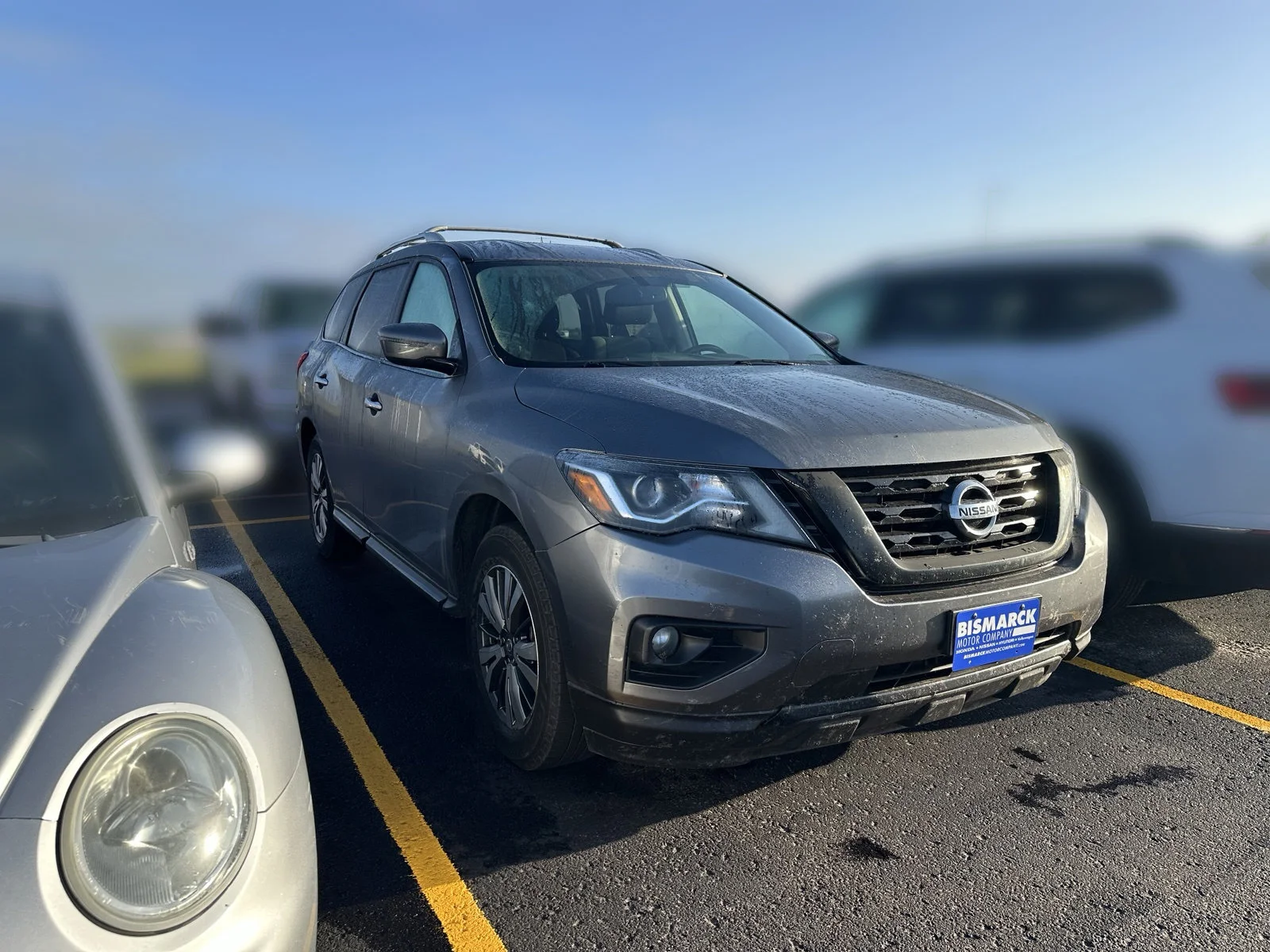 Used 2018 Nissan Pathfinder SV with VIN 5N1DR2MM7JC649046 for sale in Bismarck, ND
