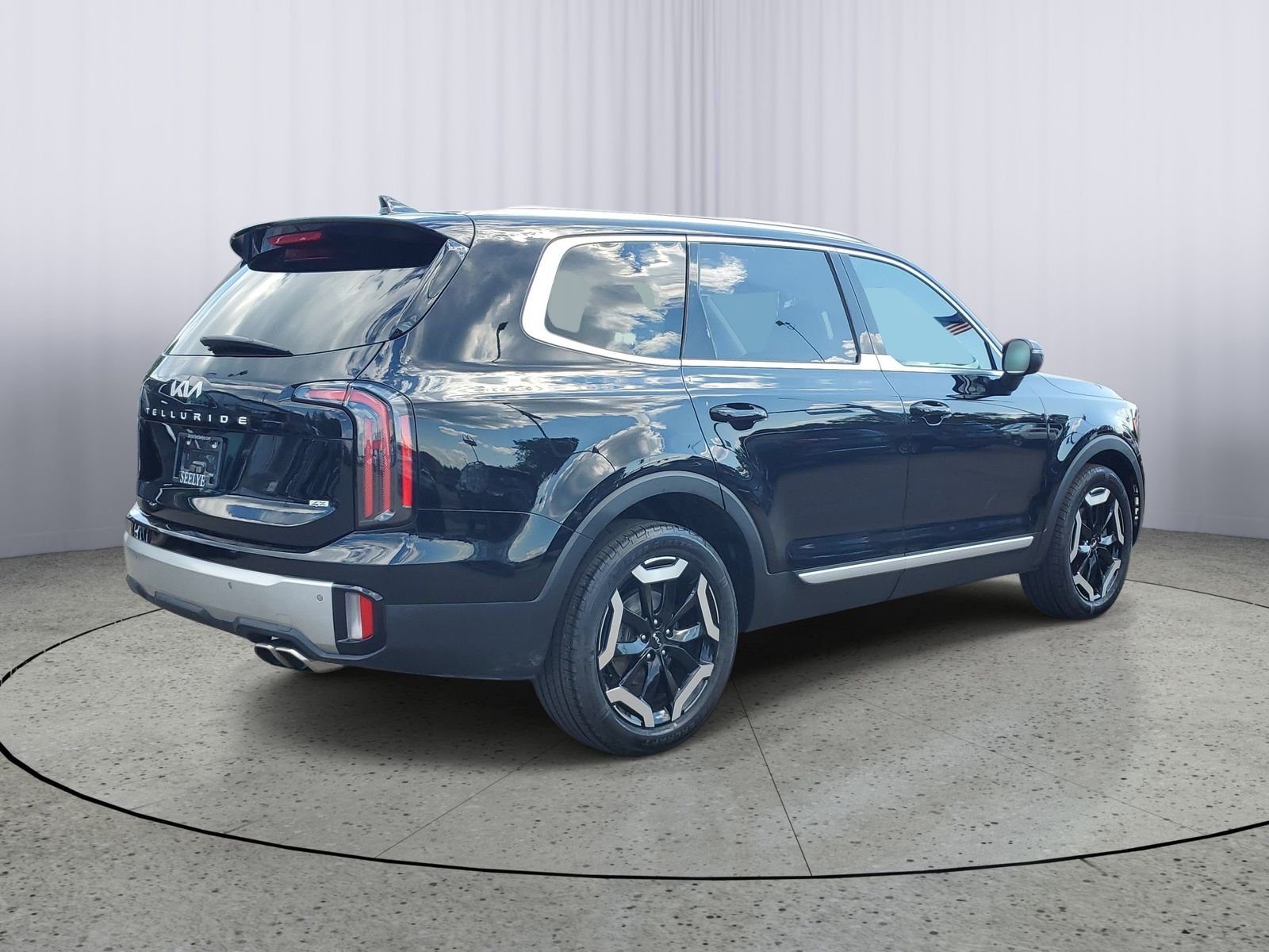 Used 2023 Black Kia EX image 4